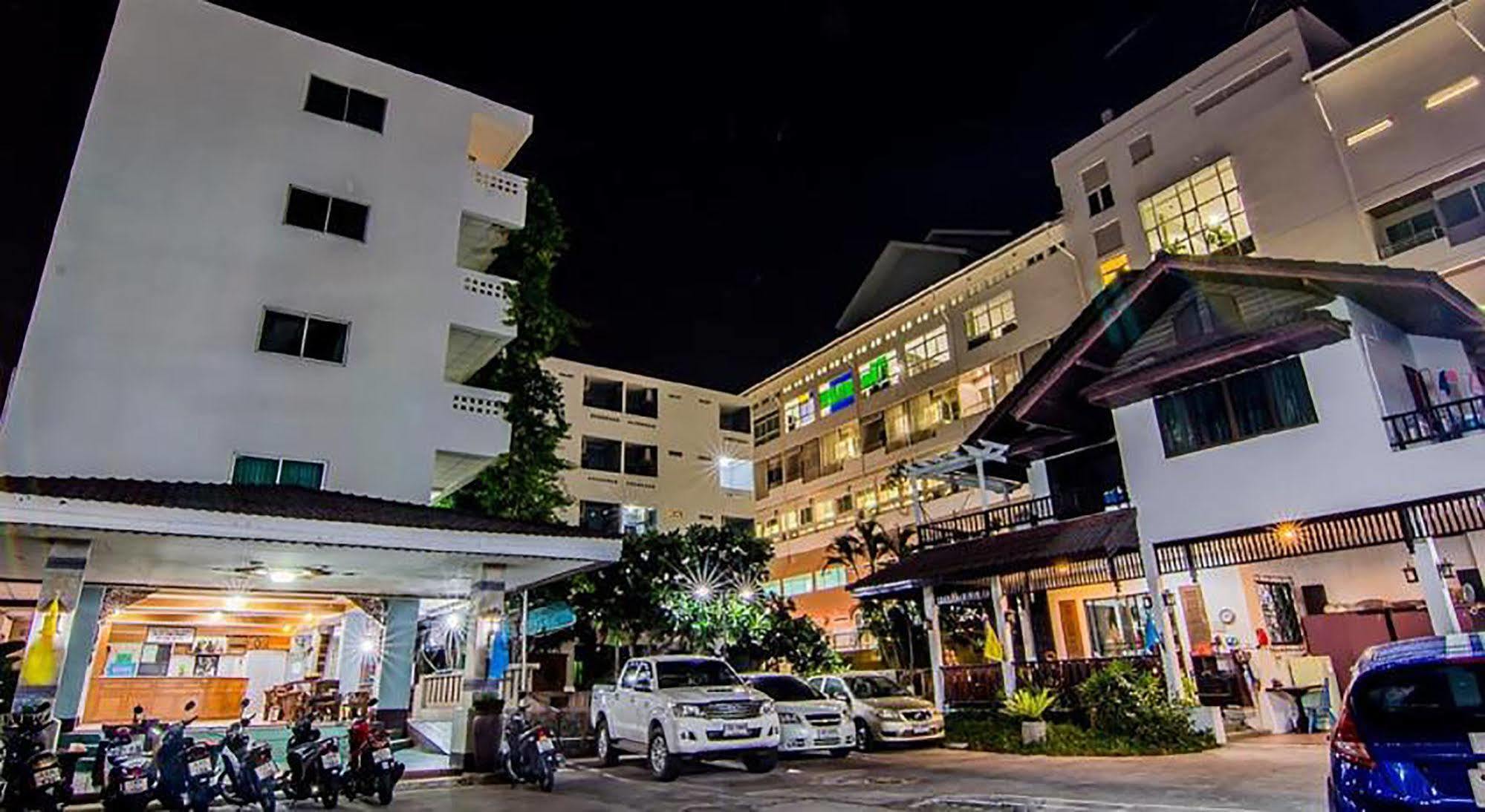 Hotel Sutus Court 4 Pattaya Exterior foto