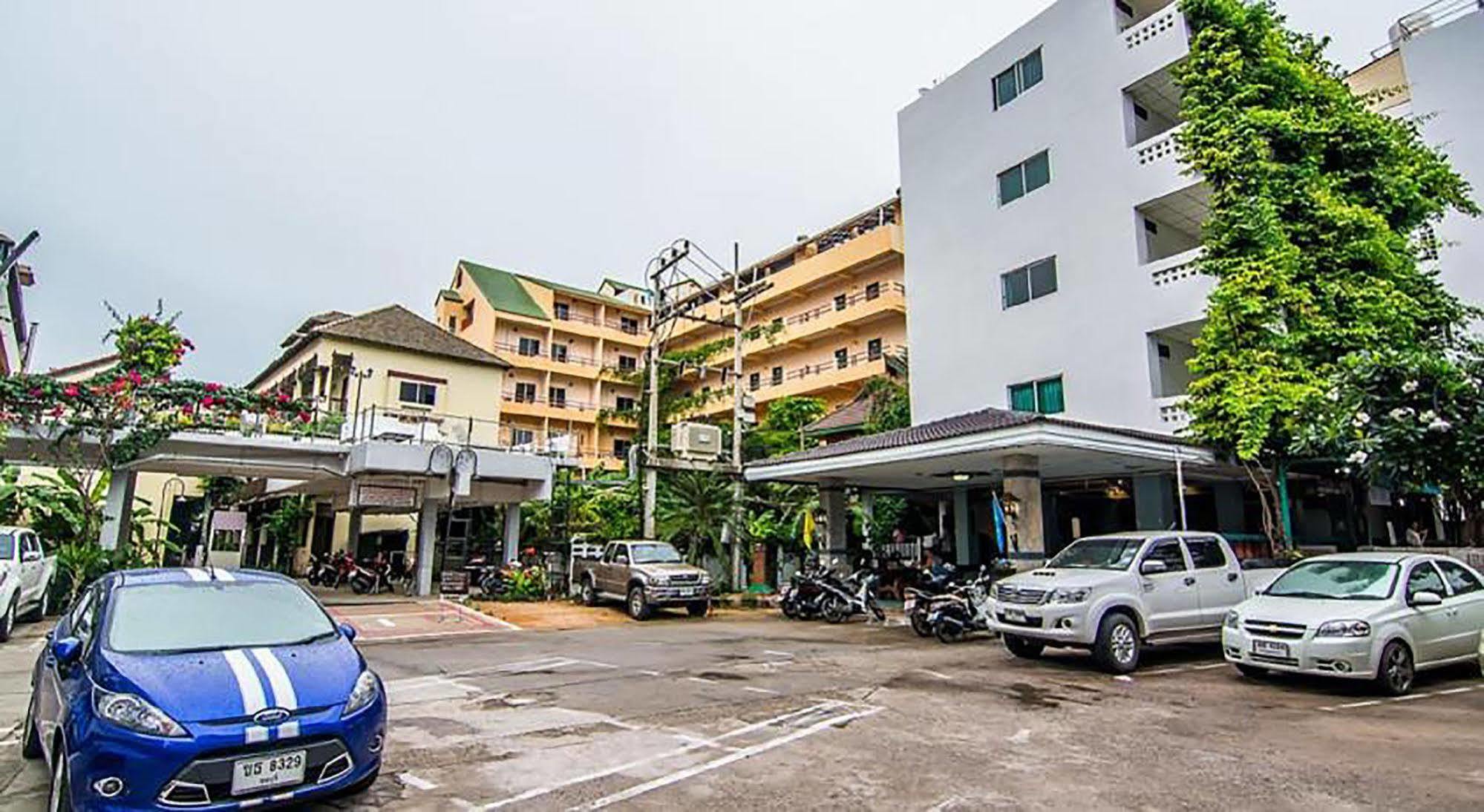 Hotel Sutus Court 4 Pattaya Exterior foto